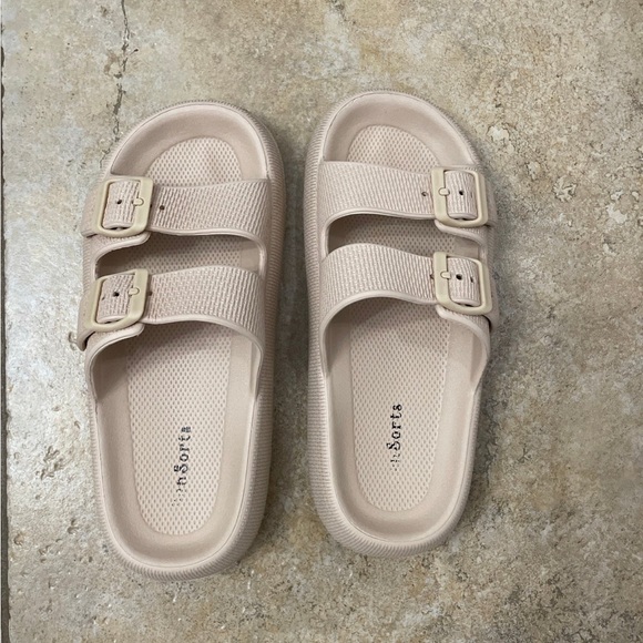 Women’s slides - Picture 3 of 4